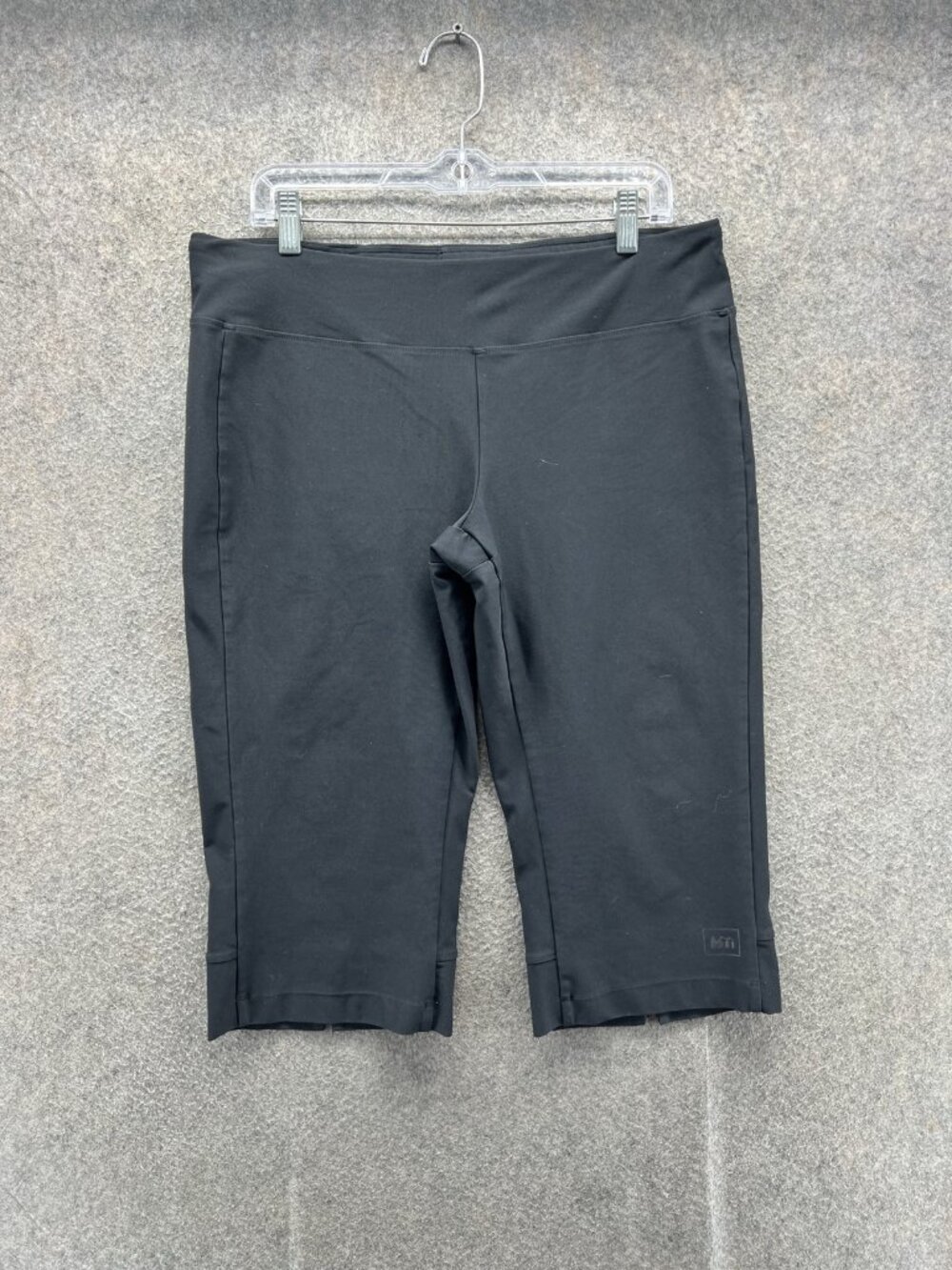 REI Shorts Womens Large Black Biker 9" Inseam Athletic Stretch Gym Yoga